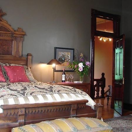 Bed and Breakfast Whiskey Mansion Сент-Джозеф Номер фото
