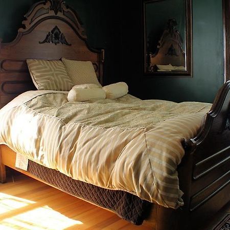 Bed and Breakfast Whiskey Mansion Сент-Джозеф Номер фото