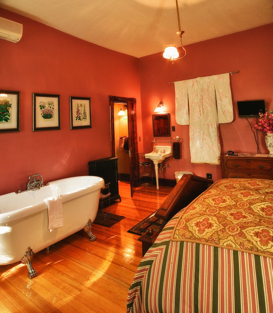 Bed and Breakfast Whiskey Mansion Сент-Джозеф Экстерьер фото