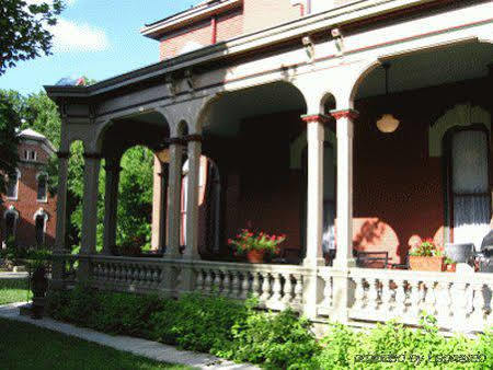 Bed and Breakfast Whiskey Mansion Сент-Джозеф Экстерьер фото