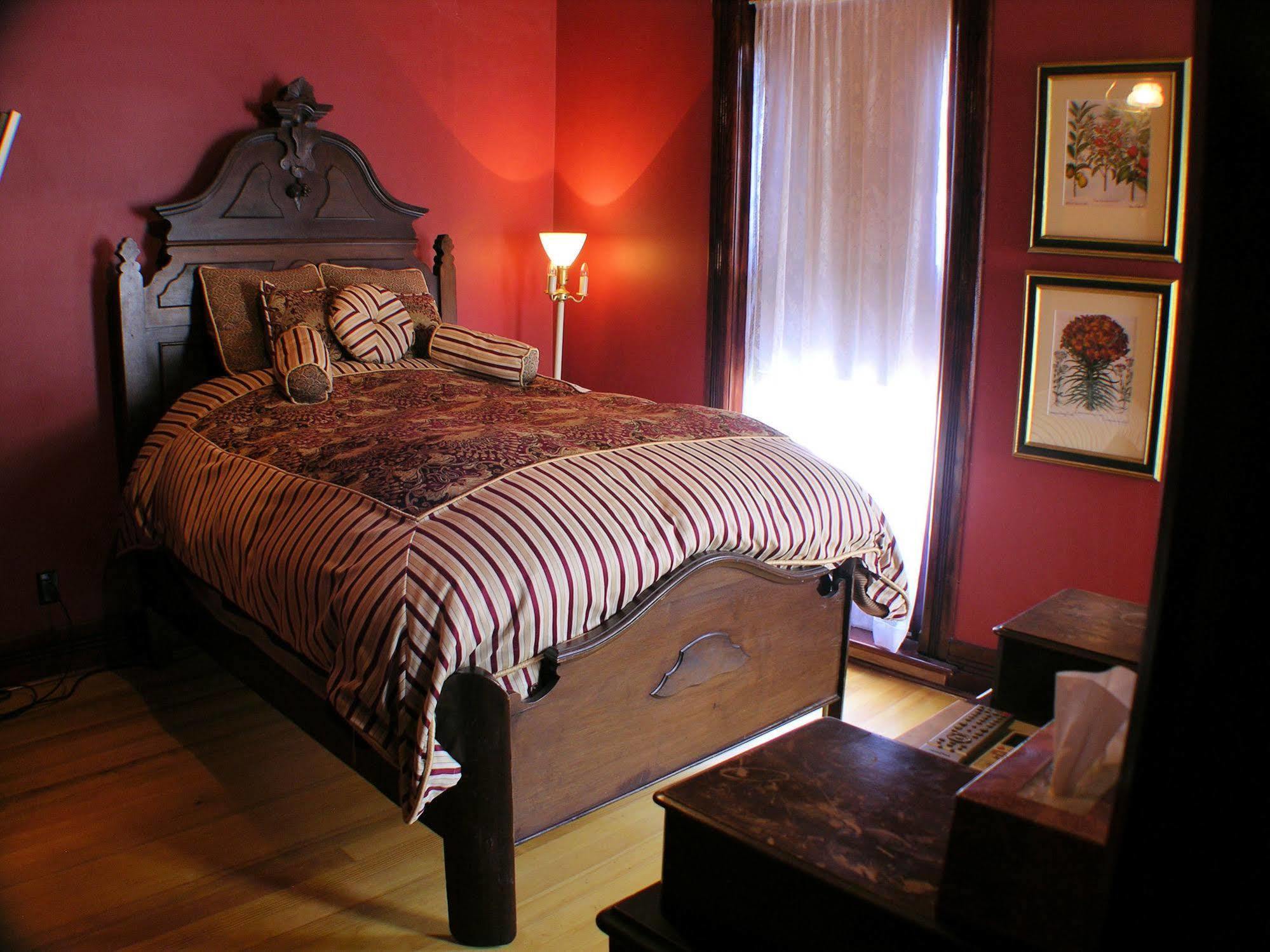 Bed and Breakfast Whiskey Mansion Сент-Джозеф Номер фото